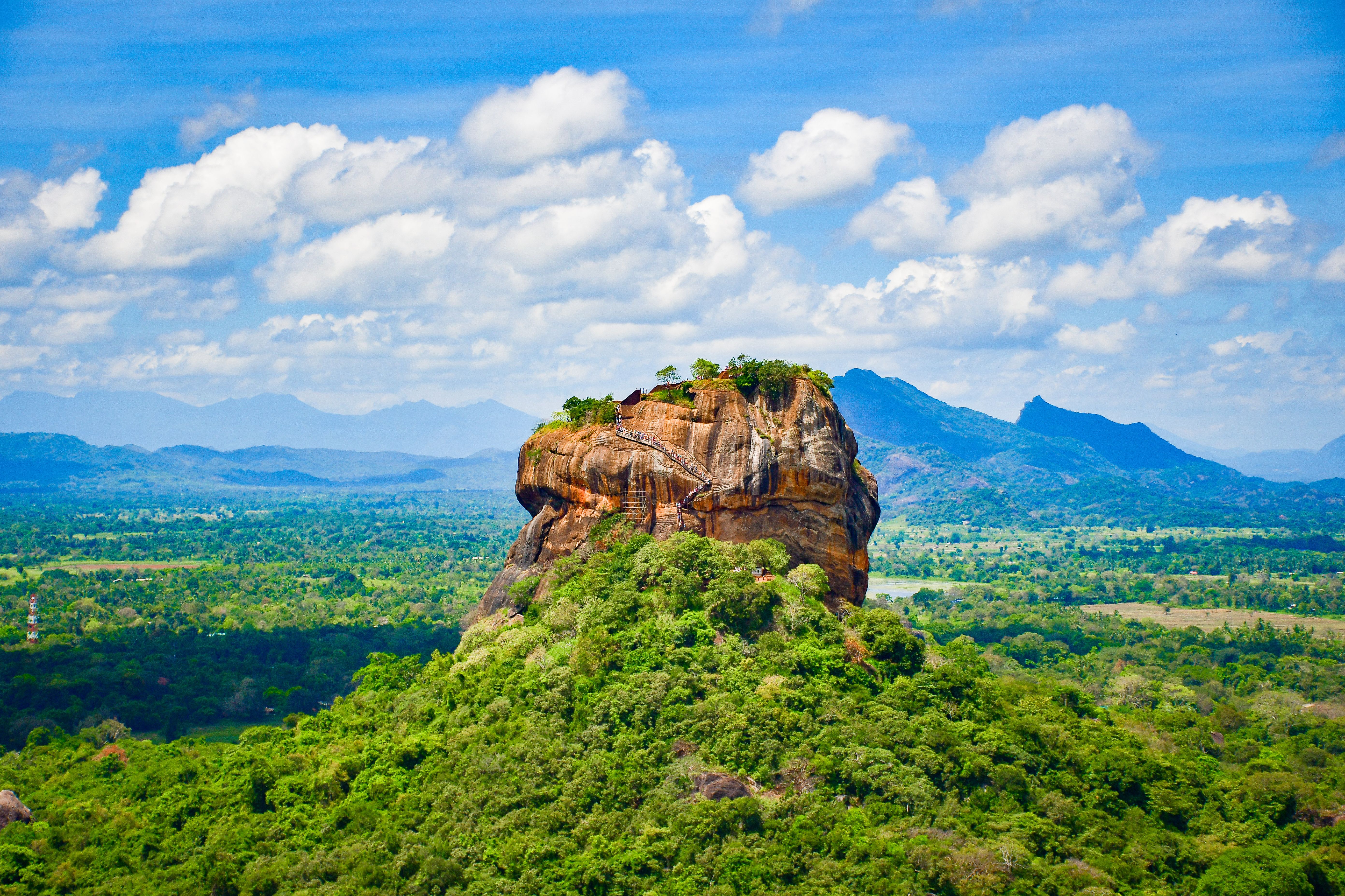 Sri Lanka – zwischen Tempeln, Teebergen, Küsten und wilden Elefanten
